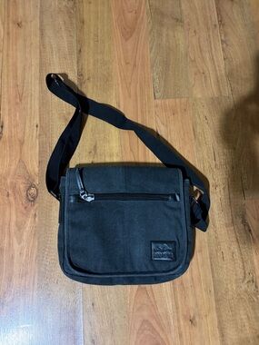 Canvas Messenger Bag - Roots